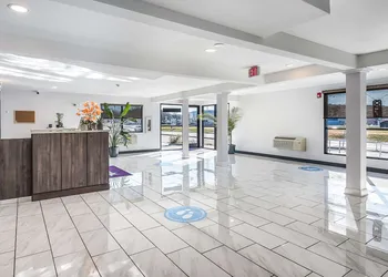 Americas Best Value Inn East Peoria hotel thumbnail 2