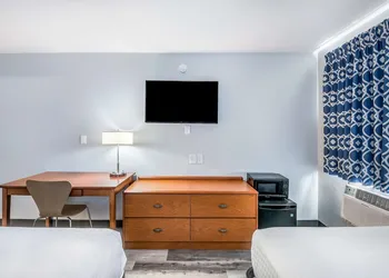 Americas Best Value Inn East Peoria hotel thumbnail 6