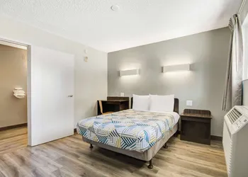 Motel 6 San Jose, CA - Airport hotel thumbnail 6
