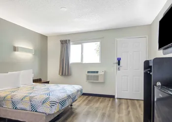 Motel 6 San Jose, CA - Airport hotel thumbnail 7