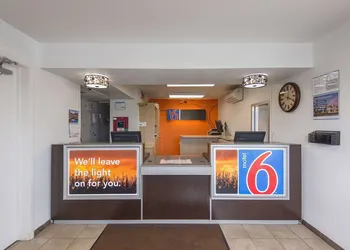 Motel 6 Kansas City, MO - Airport hotel thumbnail 6