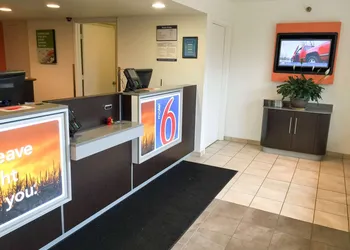 Motel 6 Roseville, MN - Minneapolis North hotel thumbnail 2