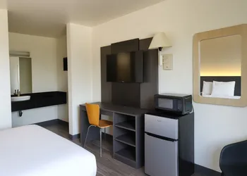 Motel 6 Roseville, MN - Minneapolis North hotel thumbnail 7