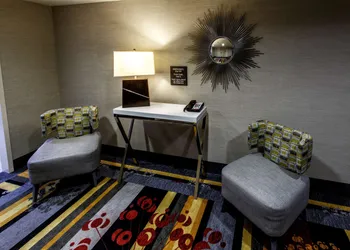 Hampton Inn & Suites Staten Island hotel thumbnail 2