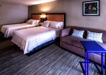 Hampton Inn & Suites Staten Island hotel thumbnail 8