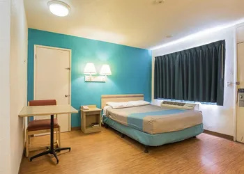 Motel 6 Rochester, MN hotel thumbnail 7