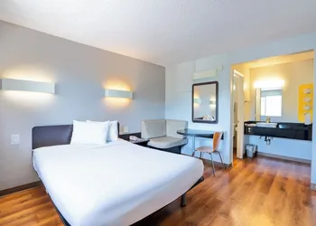 Motel 6 Pleasanton, CA hotel thumbnail 5