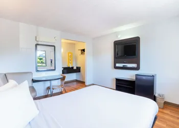 Motel 6 Pleasanton, CA hotel thumbnail 6