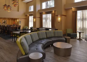 Hampton Inn & Suites Bakersfield North-Airport hotel thumbnail 3