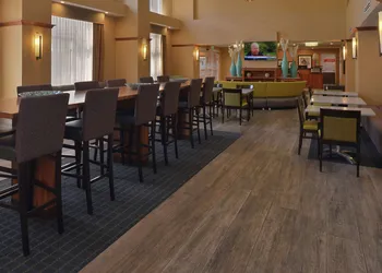 Hampton Inn & Suites Bakersfield North-Airport hotel thumbnail 4
