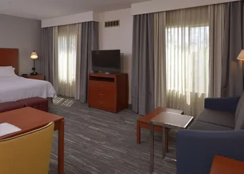 Hampton Inn & Suites Bakersfield North-Airport hotel thumbnail 6