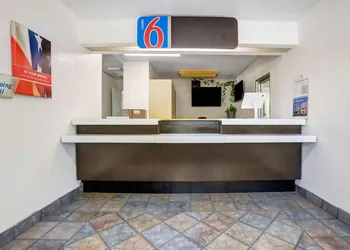 Motel 6 Red Bluff, CA hotel thumbnail 2