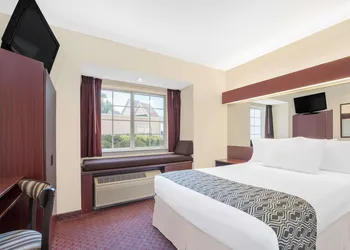 Microtel Inn & Suites by Wyndham Hamburg hotel thumbnail 5