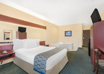 Microtel Inn & Suites by Wyndham Hamburg hotel thumbnail 7