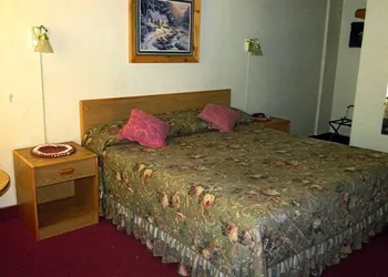 Color Country Motel hotel thumbnail 7