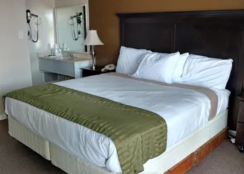 Americas Best Value Inn & Suites Kansas City hotel thumbnail 5