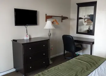 Americas Best Value Inn & Suites Kansas City hotel thumbnail 6