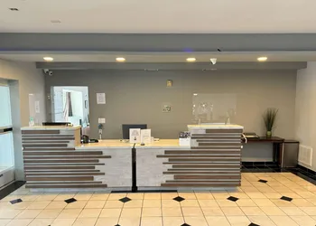 La Quinta Inn & Suites by Wyndham Tulare hotel thumbnail 2