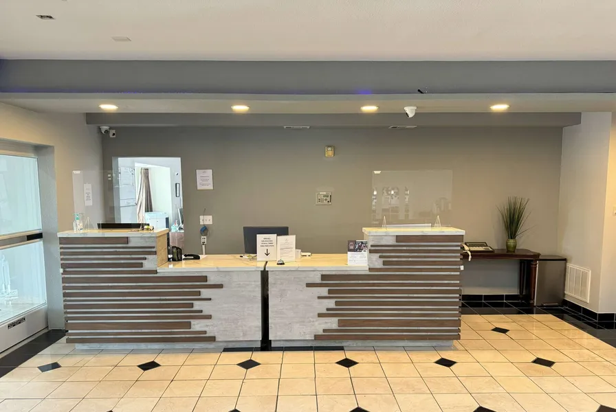 La Quinta Inn & Suites by Wyndham Tulare hotel detail image 2