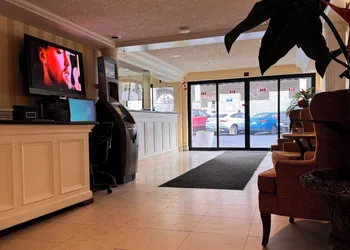 Island Travel Inn hotel thumbnail 3