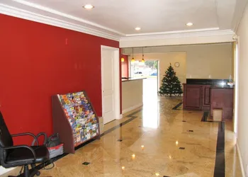 Chateau Inn and Suites hotel thumbnail 2