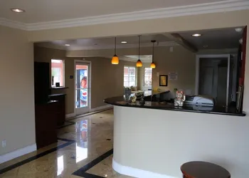 Chateau Inn and Suites hotel thumbnail 3