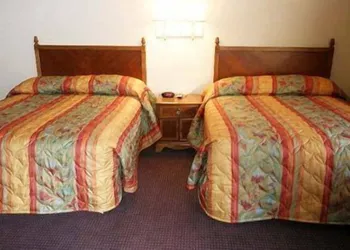 Chateau Inn and Suites hotel thumbnail 6