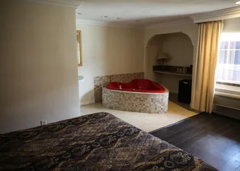 Chateau Inn and Suites hotel thumbnail 8