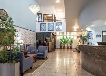 Days Inn & Suites by Wyndham Artesia hotel thumbnail 3