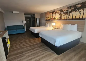 Days Inn & Suites by Wyndham Artesia hotel thumbnail 6