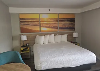 Days Inn & Suites by Wyndham Artesia hotel thumbnail 7