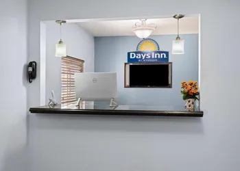 Days Inn by Wyndham Jamestown hotel thumbnail 2