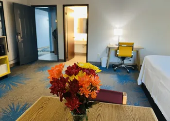 Days Inn by Wyndham Jamestown hotel thumbnail 4