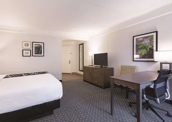 La Quinta Inn & Suites by Wyndham Dallas Plano West hotel thumbnail 8