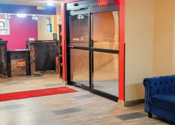 Quality Inn Lamar hotel thumbnail 2