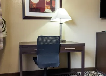 Quality Inn Lamar hotel thumbnail 4