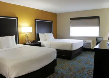 La Quinta Inn & Suites by Wyndham Emporia hotel thumbnail 5