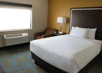 La Quinta Inn & Suites by Wyndham Emporia hotel thumbnail 6