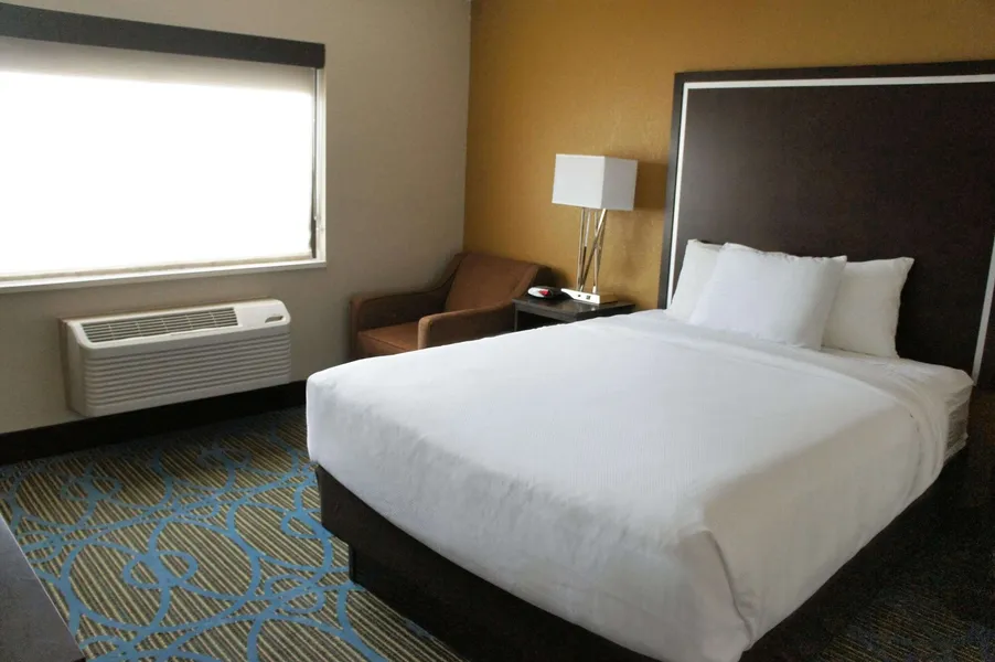 La Quinta Inn & Suites by Wyndham Emporia hotel detail image 6