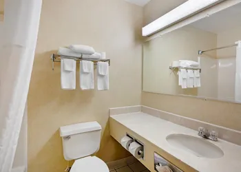 Quality Inn hotel thumbnail 7