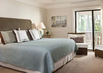Refuge Inn hotel thumbnail 2