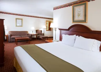 Holiday Inn Express Hillsville by IHG hotel thumbnail 3