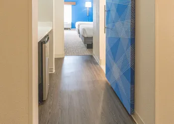 Holiday Inn Express & Suites Nashville - Brentwood I-65 by IHG hotel thumbnail 5