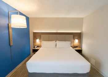 Holiday Inn Express & Suites Nashville - Brentwood I-65 by IHG hotel thumbnail 7