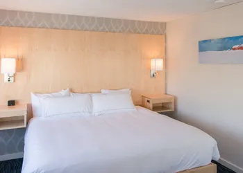 Capitol Plaza Hotel Montpelier Tapestry Collection by Hilton hotel thumbnail 5