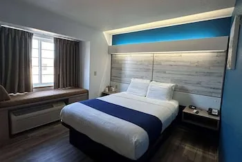 Microtel Inn & Suites by Wyndham Tomah hotel thumbnail 8