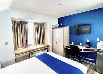 Microtel Inn & Suites by Wyndham Tomah hotel thumbnail 7