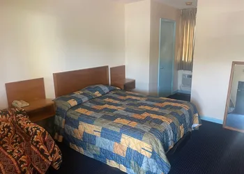 Traveler's Motel hotel thumbnail 4