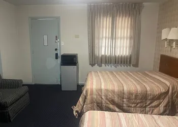 Traveler's Motel hotel thumbnail 5