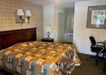 Traveler's Motel hotel thumbnail 8